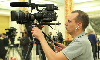 外國記者在新聞發(fā)布會(huì)現(xiàn)場