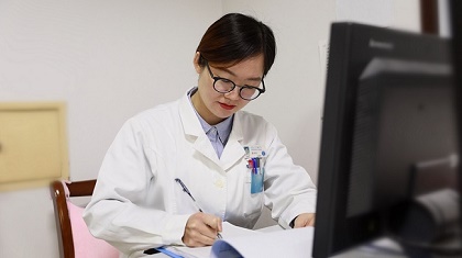 有才！這位女醫(yī)生自創(chuàng)說(shuō)唱視頻，讓科普更“接地氣”