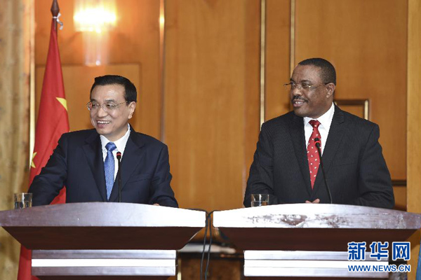 5月4日，國(guó)務(wù)院總理李克強(qiáng)在亞的斯亞貝巴與埃塞俄比亞總理海爾馬里亞姆舉行會(huì)談。這是會(huì)談后，李克強(qiáng)與海爾馬里亞姆共同會(huì)見(jiàn)記者。 新華社記者 李學(xué)仁 攝