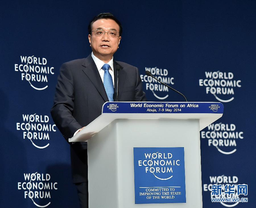 5月8日，中國國務(wù)院總理李克強(qiáng)在阿布賈出席第24屆世界經(jīng)濟(jì)論壇非洲峰會(huì)全會(huì)，發(fā)表題為《共同推動(dòng)非洲發(fā)展邁上新臺(tái)階》的特別致辭。新華社記者 李濤 攝 
