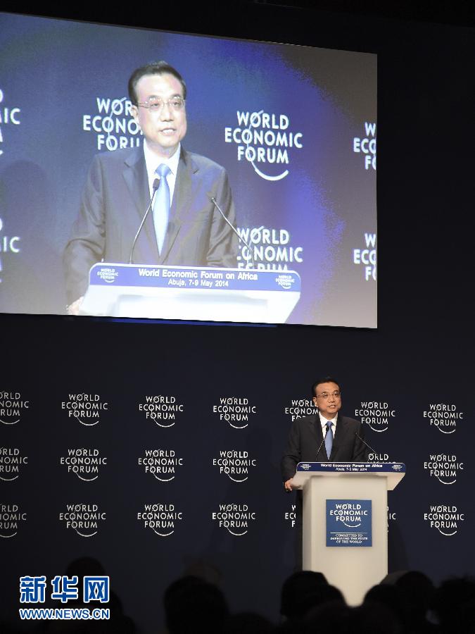 5月8日，中國國務(wù)院總理李克強(qiáng)在阿布賈出席第24屆世界經(jīng)濟(jì)論壇非洲峰會(huì)全會(huì)，發(fā)表題為《共同推動(dòng)非洲發(fā)展邁上新臺(tái)階》的特別致辭。新華社記者 李學(xué)仁 攝 