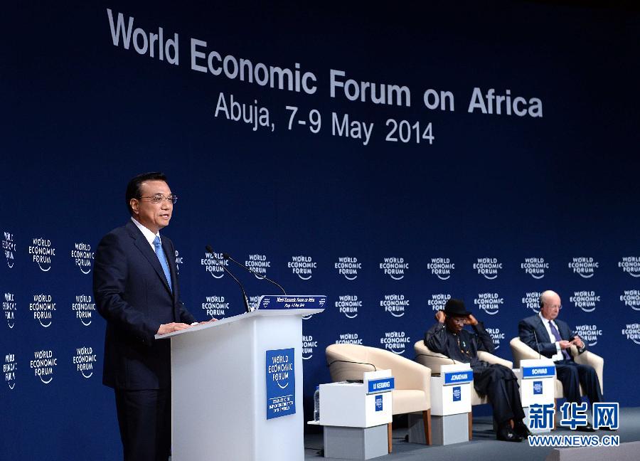 5月8日，中國國務(wù)院總理李克強(qiáng)在阿布賈出席第24屆世界經(jīng)濟(jì)論壇非洲峰會(huì)全會(huì)，發(fā)表題為《共同推動(dòng)非洲發(fā)展邁上新臺(tái)階》的特別致辭。新華社記者 李濤 攝 