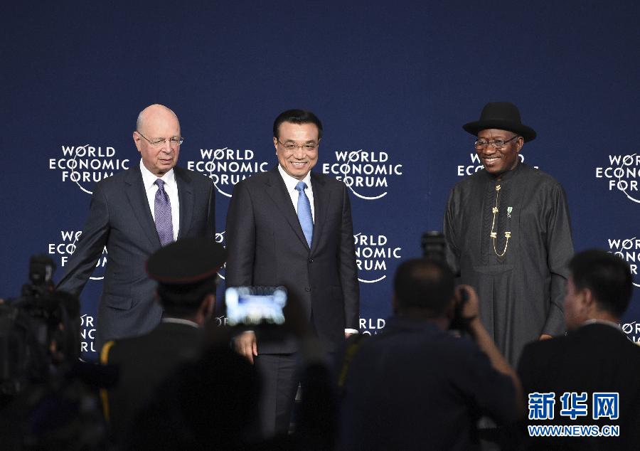 5月8日，中國國務(wù)院總理李克強(qiáng)在阿布賈出席第24屆世界經(jīng)濟(jì)論壇非洲峰會(huì)全會(huì)，發(fā)表題為《共同推動(dòng)非洲發(fā)展邁上新臺(tái)階》的特別致辭。新華社記者 李學(xué)仁 攝 