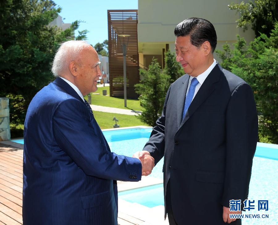 7月13日,中國國家主席習近平在希臘羅德島會見希臘總統帕普利亞斯。 新華社記者 蘭紅光 攝 7月13日,中國國家主席習近平在希臘羅德島會見希臘總統帕普利亞斯。 新華社記者 蘭紅光 攝