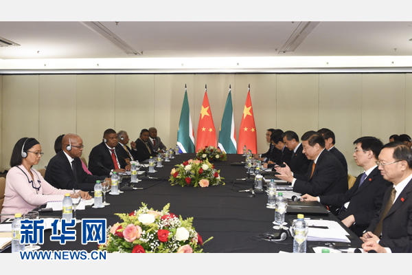 7月14日，國(guó)家主席習(xí)近平在巴西福塔萊薩會(huì)見(jiàn)南非總統(tǒng)祖馬。新華社記者 李學(xué)仁 攝