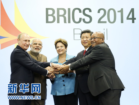 這是習近平同出席會晤的巴西總統羅塞夫、俄羅斯總統普京、印度總理莫迪、南非總統祖馬合影。新華社記者 蘭紅光 攝