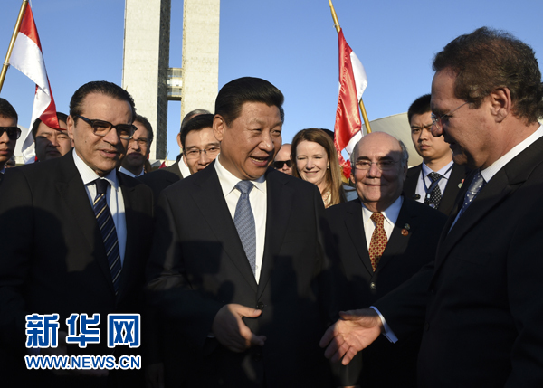7月16日,國家主席習近平在巴西利亞會見巴西參議長卡列羅斯(前右)和眾議長阿爾維斯(前左)。 新華社記者 李學仁 攝 7月16日,國家主席習近平在巴西利亞會見巴西參議長卡列羅斯(前右)和眾議長阿爾維斯(前左)。 新華社記者 李學仁 攝