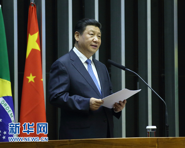 7月16日,國家主席習近平在巴西國會發表《弘揚傳統友好共譜合作新篇》的演講。 新華社記者 蘭紅光 攝 7月16日,國家主席習近平在巴西國會發表《弘揚傳統友好共譜合作新篇》的演講。 新華社記者 蘭紅光 攝