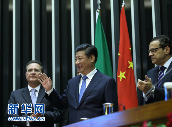 7月16日,國家主席習近平在巴西國會發表《弘揚傳統友好共譜合作新篇》的演講。 新華社記者 蘭紅光 攝 7月16日,國家主席習近平在巴西國會發表《弘揚傳統友好共譜合作新篇》的演講。 新華社記者 蘭紅光 攝