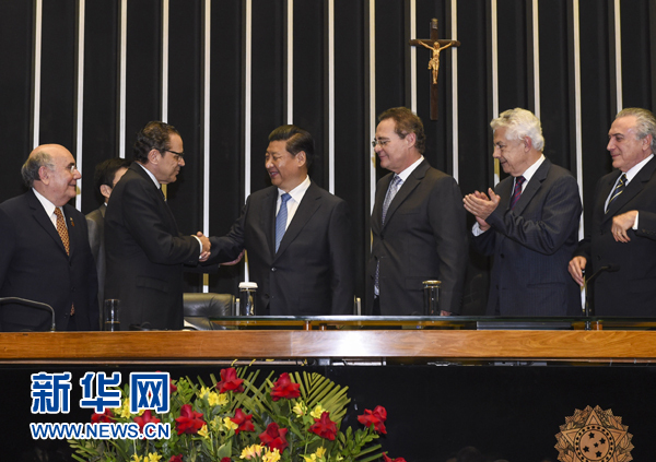 7月16日,國家主席習近平在巴西國會發表《弘揚傳統友好共譜合作新篇》的演講。 新華社記者 李學仁 攝 7月16日,國家主席習近平在巴西國會發表《弘揚傳統友好共譜合作新篇》的演講。 新華社記者 李學仁 攝