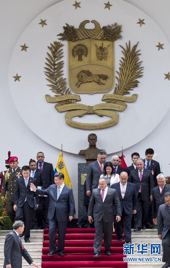 當(dāng)?shù)貢r(shí)間7月21日，國(guó)家主席習(xí)近平在加拉加斯會(huì)見(jiàn)委內(nèi)瑞拉全國(guó)代表大會(huì)主席卡韋略。 新華社記者 王曄 攝