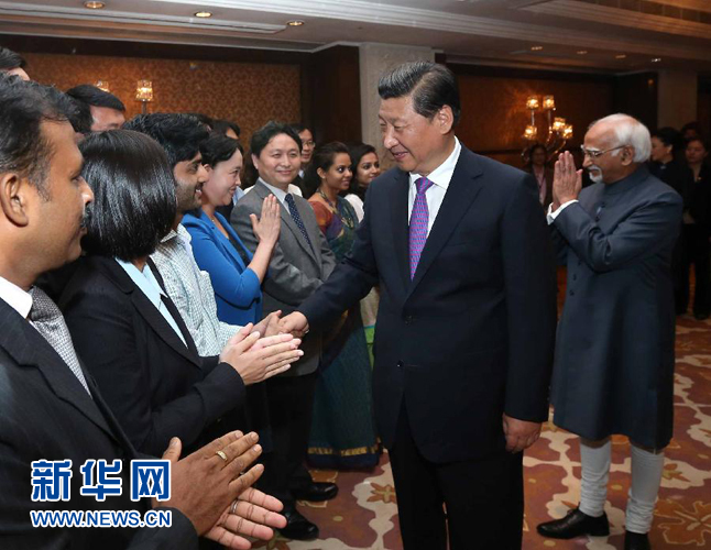 9月18日，國家主席習近平在印度世界事務委員會發表題為《攜手追尋民族復興之夢》的重要演講。演講結束后，習近平接見中印兩國青年代表。新華社記者 龐興雷 攝
