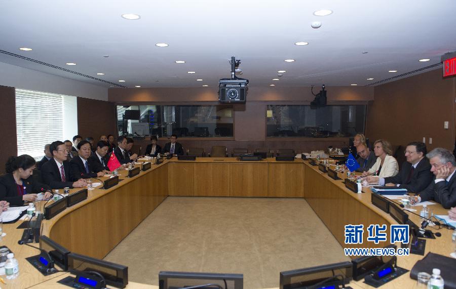  9月23日，正在紐約出席聯合國氣候峰會的國家主席習近平特使、國務院副總理張高麗在紐約聯合國總部會見歐盟委員會主席巴羅佐。新華社記者 王曄 攝 