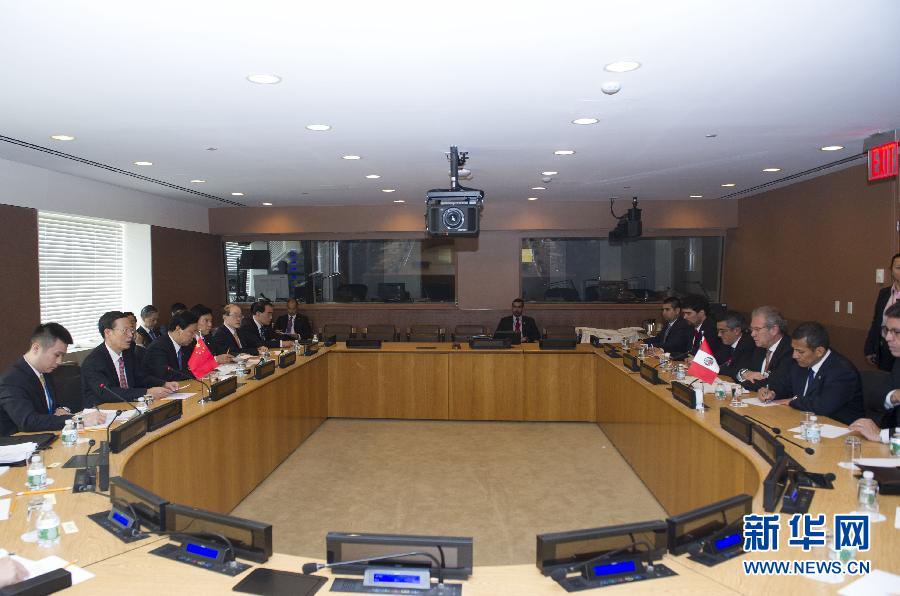 9月23日，出席聯(lián)合國氣候峰會(huì)的國家主席習(xí)近平特使、國務(wù)院副總理張高麗在紐約聯(lián)合國總部會(huì)見秘魯總統(tǒng)烏馬拉。 新華社記者 王曄 攝 