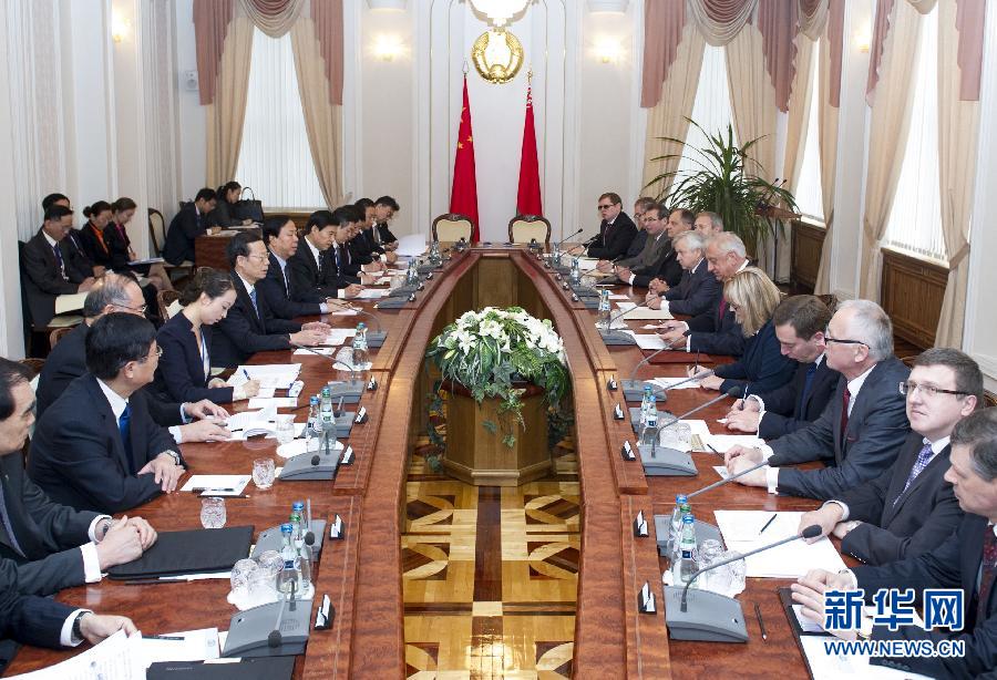 9月27日,應邀訪問白俄羅斯的國務院副總理張高麗在明斯克同白俄羅斯總理米亞斯尼科維奇舉行會談。 新華社記者王曄攝 9月27日,應邀訪問白俄羅斯的國務院副總理張高麗在明斯克同白俄羅斯總理米亞斯尼科維奇舉行會談。 新華社記者王曄攝