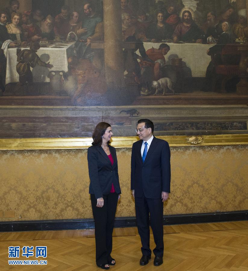 10月15日,中國國務院總理李克強在羅馬會見意大利眾議長博爾德里尼。 新華社記者王曄攝 10月15日,中國國務院總理李克強在羅馬會見意大利眾議長博爾德里尼。 新華社記者王曄攝