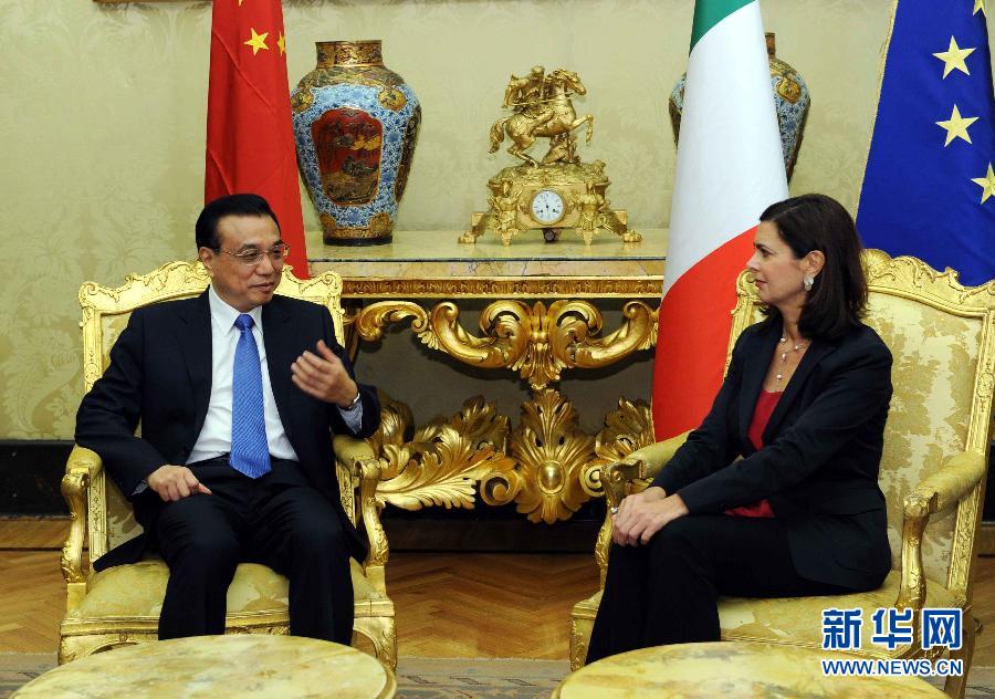 10月15日,中國國務院總理李克強在羅馬會見意大利眾議長博爾德里尼。 新華社記者饒愛民攝 10月15日,中國國務院總理李克強在羅馬會見意大利眾議長博爾德里尼。 新華社記者饒愛民攝
