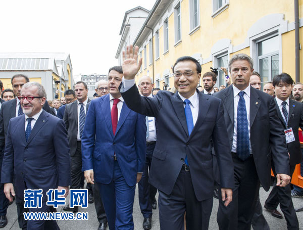 10月16日，中國國務院總理李克強在米蘭與意大利總理倫齊共同出席第五屆中意創新合作周大會并致辭。這是李克強抵達位于米蘭理工大學的會場。新華社記者王曄攝