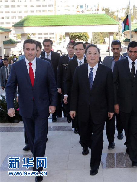 11月9日，正在約旦進(jìn)行正式友好訪問的全國政協(xié)主席俞正聲在安曼會(huì)見約旦眾議院代議長薩法迪。 新華社記者 劉衛(wèi)兵 攝 