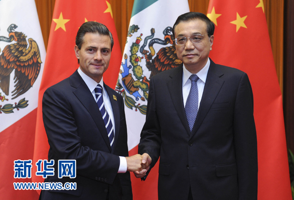 11月11日，國務院總理李克強在北京人民大會堂會見來華進行國事訪問并出席亞太經合組織第二十二次領導人非正式會議的墨西哥總統培尼亞。新華社記者張鐸 攝 