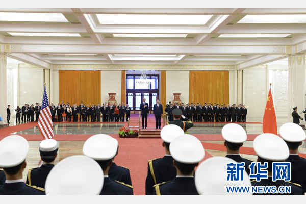 11月12日,國家主席習近平在北京人民大會堂舉行歡迎儀式,歡迎美國總統奧巴馬對中國進行國事訪問。 新華社記者 馬占成 攝 11月12日,國家主席習近平在北京人民大會堂舉行歡迎儀式,歡迎美國總統奧巴馬對中國進行國事訪問。 新華社記者 馬占成 攝