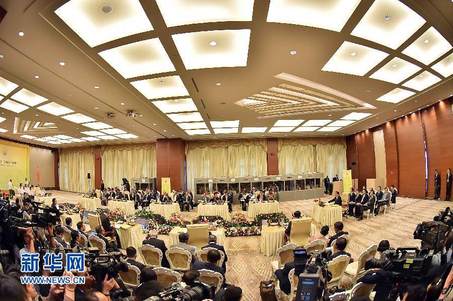 11月13日,中國國務院總理李克強在緬甸內比都出席第17次中國-東盟(10+1)領導人會議。 新華社記者 李濤 攝 11月13日,中國國務院總理李克強在緬甸內比都出席第17次中國-東盟(10+1)領導人會議。 新華社記者 李濤 攝