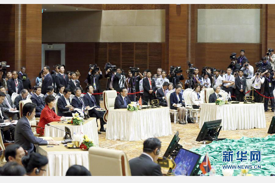 11月13日，中國國務院總理李克強在緬甸首都內比都出席第17次東盟與中日韓（10+3）領導人會議。這是李克強在會議上講話。 新華社記者 鞠鵬 攝