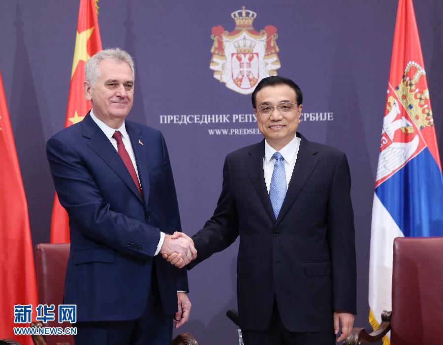 12月18日,中國國務院總理李克強在貝爾格萊德會見塞爾維亞總統尼科利奇。 新華社記者姚大偉攝 12月18日,中國國務院總理李克強在貝爾格萊德會見塞爾維亞總統尼科利奇。 新華社記者姚大偉攝