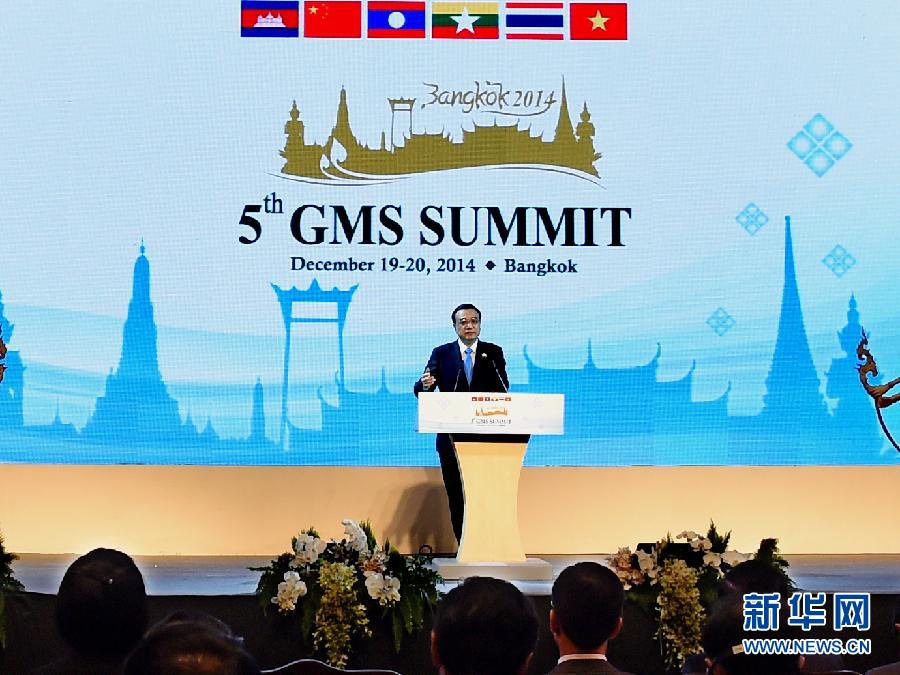 12月20日,國務院總理李克強在曼谷出席大湄公河次區域經濟合作第五次領導人會議開幕式。 這是李克強在開幕式上發言。 新華社記者饒愛民攝 12月20日,國務院總理李克強在曼谷出席大湄公河次區域經濟合作第五次領導人會議開幕式。 這是李克強在開幕式上發言。 新華社記者饒愛民攝