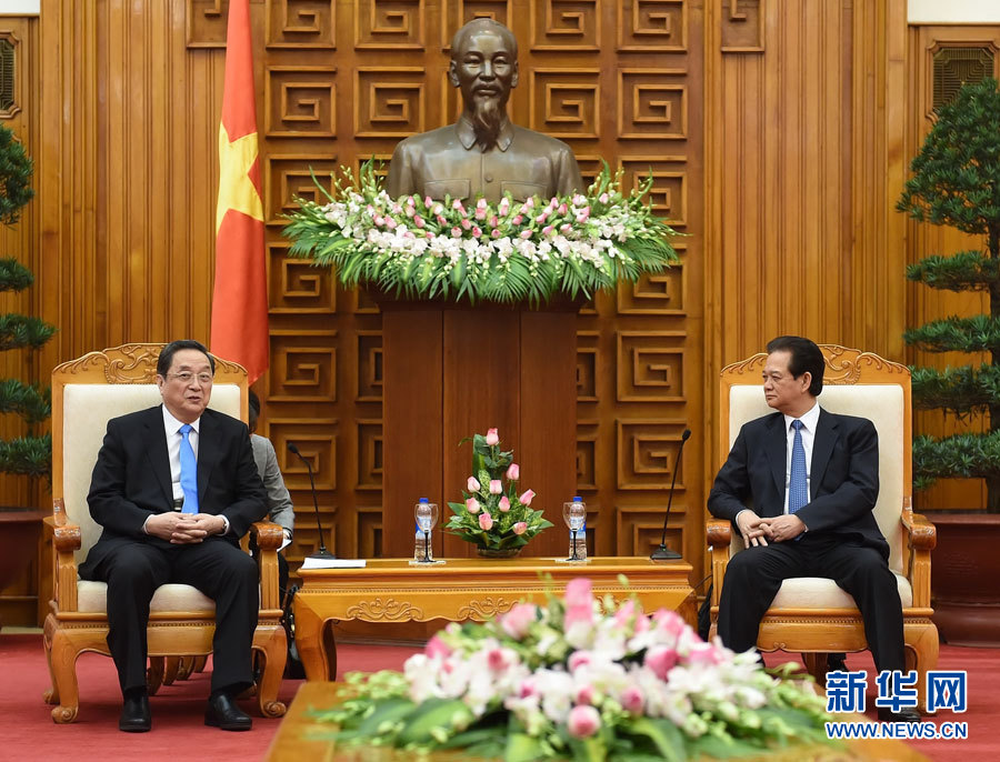 12月25日至27日,中共中央政治局常委、全國政協(xié)主席俞正聲對越南進行正式訪問。這是12月26日,俞正聲在河內(nèi)會見越南政府總理阮晉勇。 新華社記者劉建生攝 12月25日至27日,中共中央政治局常委、全國政協(xié)主席俞正聲對越南進行正式訪問。這是12月26日,俞正聲在河內(nèi)會見越南政府總理阮晉勇。 新華社記者劉建生攝