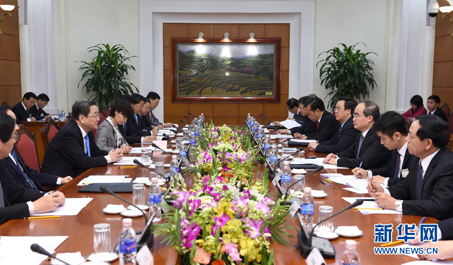 12月25日至27日,中共中央政治局常委、全國政協(xié)主席俞正聲對越南進行正式訪問。這是12月26日,俞正聲在河內(nèi)與越南祖國陣線主席阮善仁舉行會談。 新華社記者馬占成攝 12月25日至27日,中共中央政治局常委、全國政協(xié)主席俞正聲對越南進行正式訪問。這是12月26日,俞正聲在河內(nèi)與越南祖國陣線主席阮善仁舉行會談。 新華社記者馬占成攝