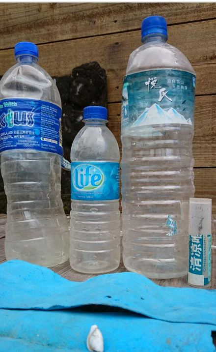 MH370之謎新證據？留尼汪島現兩馬來礦泉水瓶 一中國藥膏