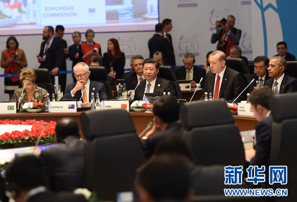 11月15日,國家主席習(xí)近平在土耳其安塔利亞出席二十國集團(tuán)領(lǐng)導(dǎo)人第十次峰會第一階段會議。 新華社記者李學(xué)仁攝 11月15日,國家主席習(xí)近平在土耳其安塔利亞出席二十國集團(tuán)領(lǐng)導(dǎo)人第十次峰會第一階段會議。 新華社記者李學(xué)仁攝