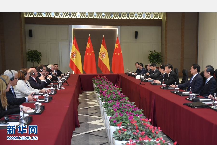 11月16日,國家主席習近平在土耳其安塔利亞會見西班牙首相拉霍伊。 新華社記者 張鐸 攝 11月16日,國家主席習近平在土耳其安塔利亞會見西班牙首相拉霍伊。 新華社記者 張鐸 攝