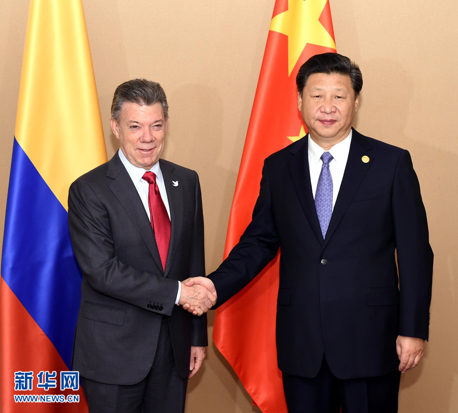 11月18日，國家主席習(xí)近平在菲律賓馬尼拉會(huì)見哥倫比亞總統(tǒng)桑托斯。 新華社記者 饒愛民 攝