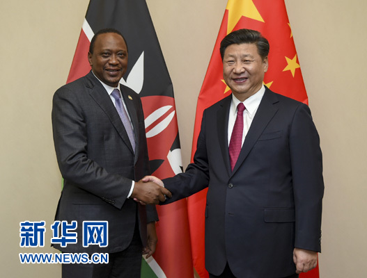 12月3日,國家主席習(xí)近平在約翰內(nèi)斯堡會見肯尼亞總統(tǒng)肯雅塔。新華社記者 謝環(huán)馳 攝 12月3日,國家主席習(xí)近平在約翰內(nèi)斯堡會見肯尼亞總統(tǒng)肯雅塔。新華社記者 謝環(huán)馳 攝