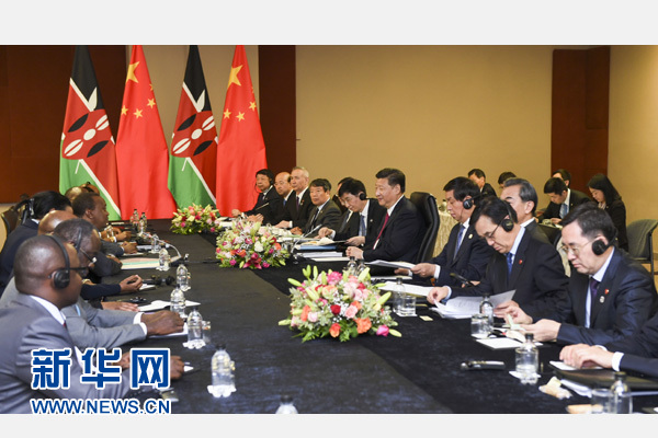 12月3日,國家主席習(xí)近平在約翰內(nèi)斯堡會見肯尼亞總統(tǒng)肯雅塔。新華社記者 謝環(huán)馳 攝 12月3日,國家主席習(xí)近平在約翰內(nèi)斯堡會見肯尼亞總統(tǒng)肯雅塔。新華社記者 謝環(huán)馳 攝