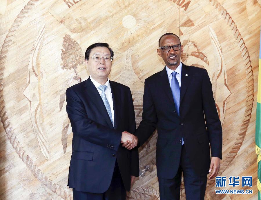 3月22日至23日,全國人大常委會委員長張德江對盧旺達進行正式友好訪問。這是3月23日,張德江在盧旺達首都基加利會見盧旺達總統卡加梅。新華社記者 丁林 攝 3月22日至23日,全國人大常委會委員長張德江對盧旺達進行正式友好訪問。這是3月23日,張德江在盧旺達首都基加利會見盧旺達總統卡加梅。新華社記者 丁林 攝