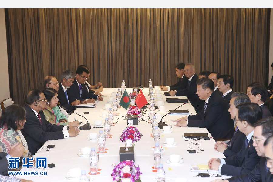 10月14日，國家主席習(xí)近平在達(dá)卡會見孟加拉國國民議會議長喬杜里。 新華社記者龐興雷攝 