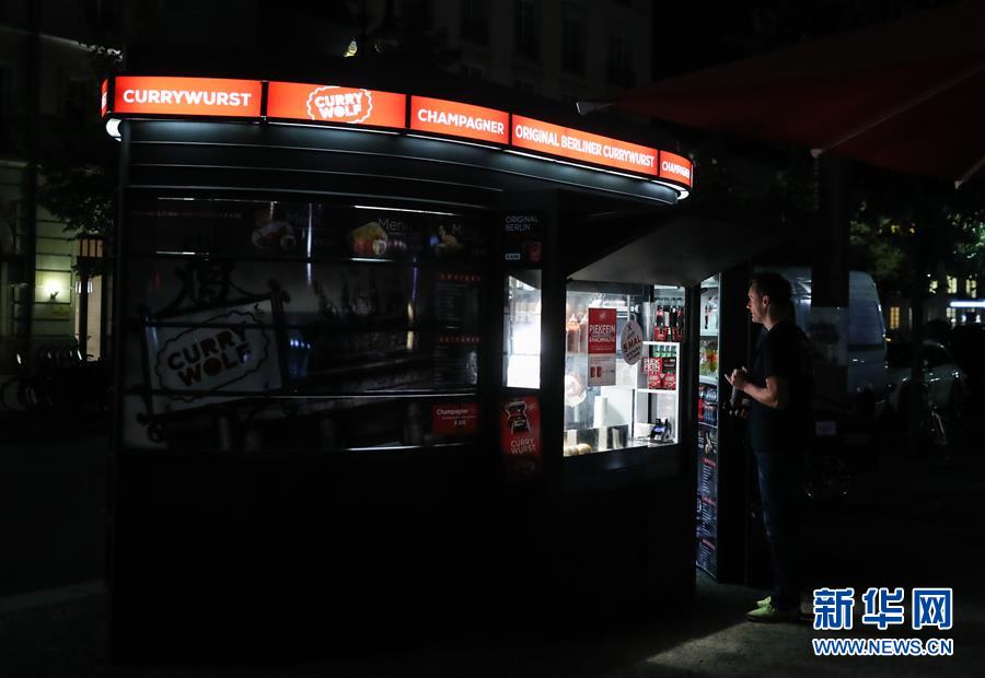 (國(guó)際)(4)德國(guó)柏林:夜來(lái)“菩提樹下”