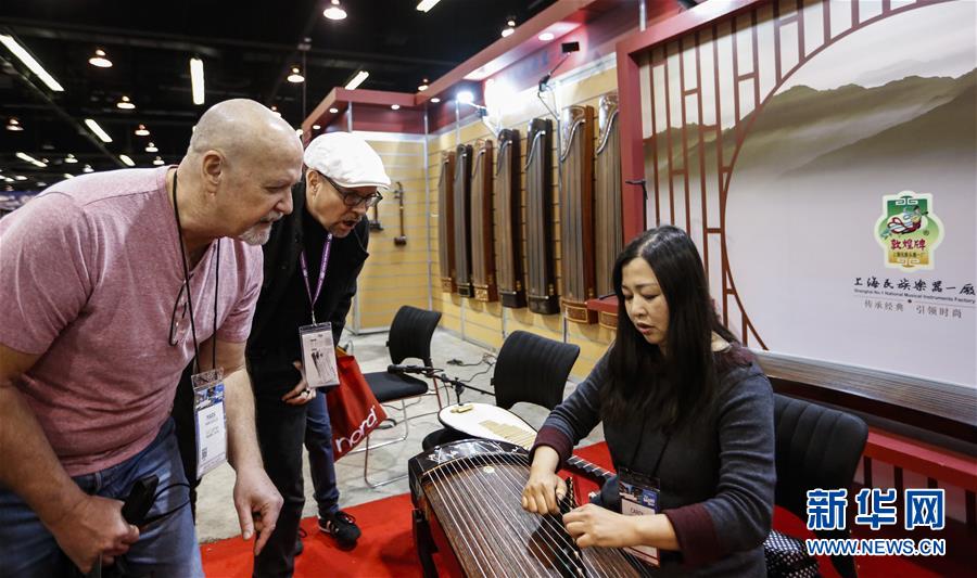 (國際·圖文互動(dòng))(2)通訊:中國樂器在美國樂器展上“奏響強(qiáng)音”