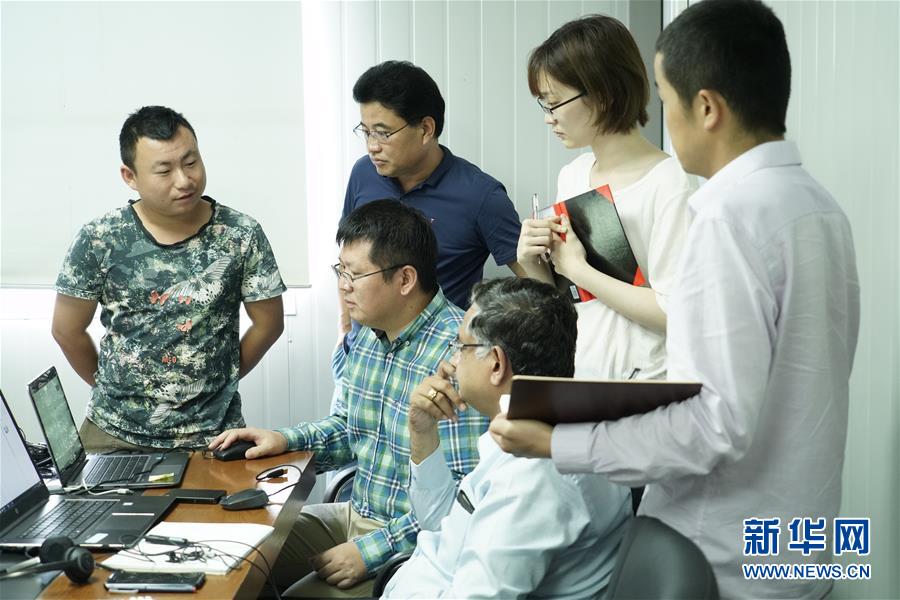 (國際·圖文互動)(1)通訊:春節,“是工期而不是假期”——記科倫坡港口城的中國建設者