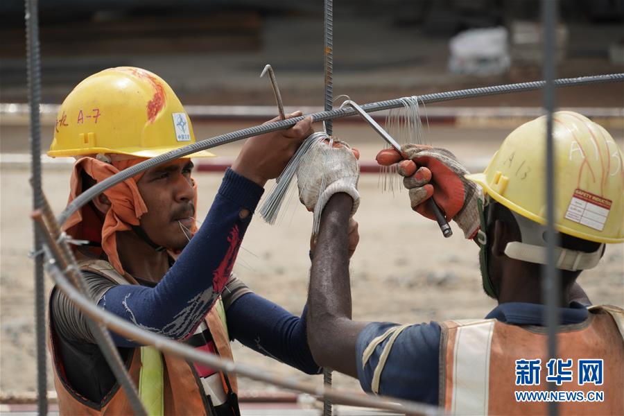 (國際·圖文互動)(4)通訊:春節,“是工期而不是假期”——記科倫坡港口城的中國建設者