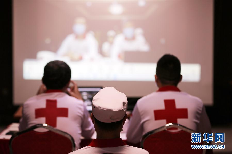 (國(guó)際疫情·圖文互動(dòng))(1)通訊:經(jīng)驗(yàn)豐富裝備精良 中國(guó)專家組在伊拉克助力抗疫