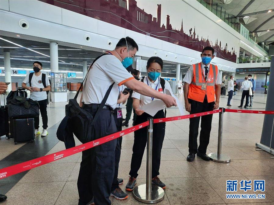 （國際疫情·圖文互動）（1）“工作忙碌又細致，經驗豐富又專業(yè)”——一名柬埔寨青年眼中的中國援柬抗疫醫(yī)療專家組