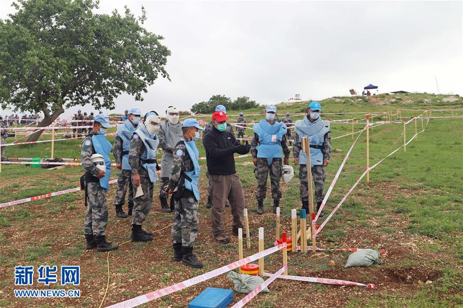 (國際·圖文互動)(2)通訊:“中國式掃雷精準且高效”——記聯黎官員視察中國維和官兵“藍線”掃雷訓練