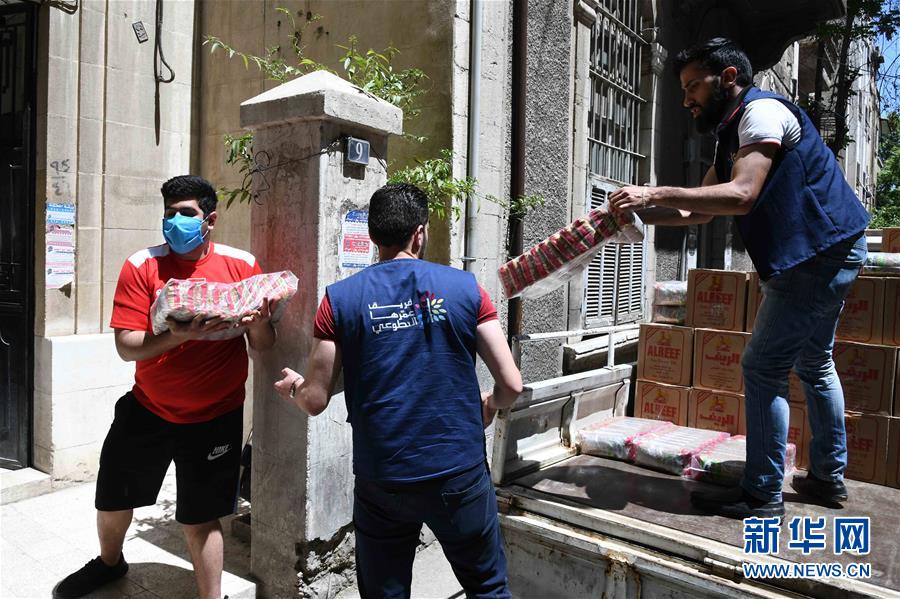 (國際疫情·圖文互動(dòng))(2)通訊:疫情中,那抹笑容最難忘——記向困難家庭發(fā)放愛心包裹的敘利亞青年志愿者