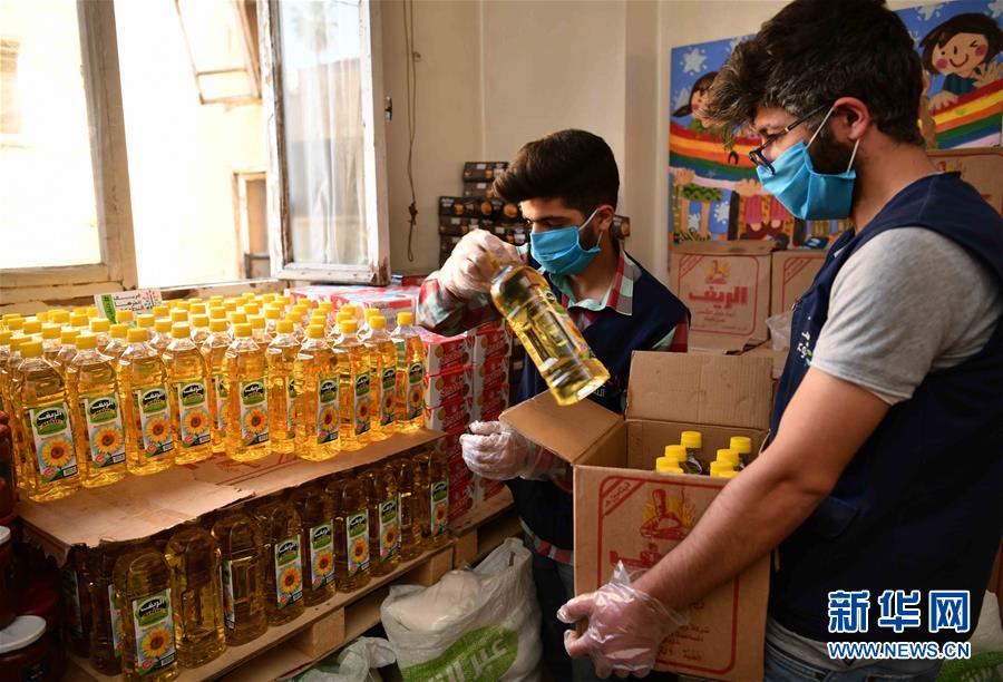 (國際疫情·圖文互動(dòng))(6)通訊:疫情中,那抹笑容最難忘——記向困難家庭發(fā)放愛心包裹的敘利亞青年志愿者