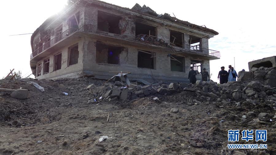 (國(guó)際)(1)阿富汗警察營(yíng)地遇襲