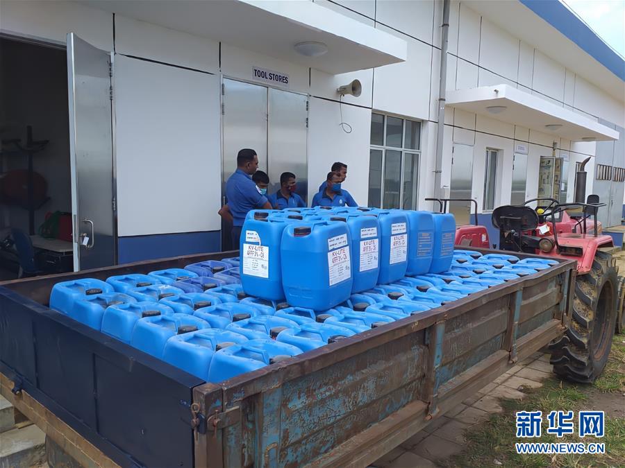 （國際·圖文互動）（1）在斯里蘭卡中國專家和中資企業助力油輪滅火